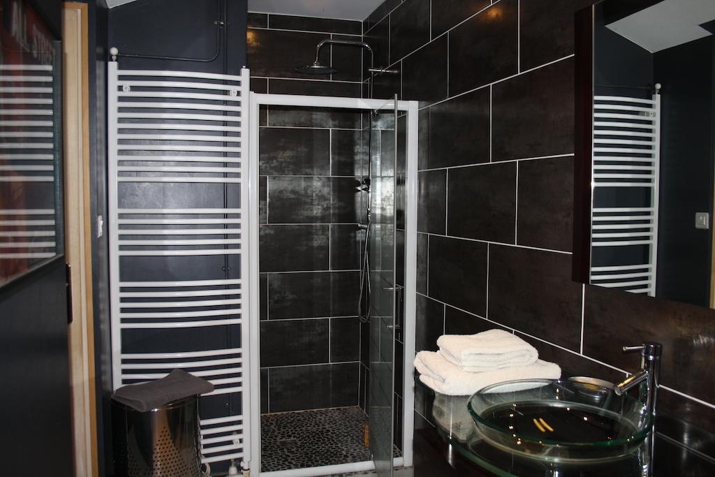 La Gourgasse Vieille Hotel Beziers Room photo